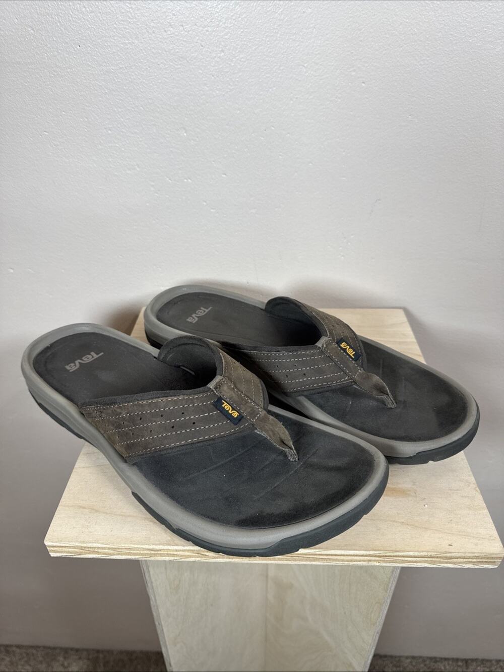 teva mens Langdon Flip sandals Size 14 Leather Outdoor Gorpcore Walnut Brown Y2K